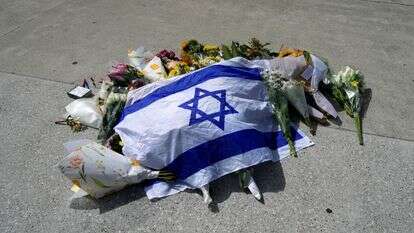 אנדרטה מחוץ לחוף בונדי בסידני, לאחר הפיגוע | AP אנדרטה מחוץ לחוף בונדי בסידני, לאחר הפיגוע | AP