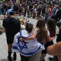 אנדרטה מחוץ לחוף בונדי בסידני, יום לאחר הפיגוע | AP