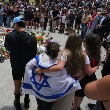 אנדרטה מחוץ לחוף בונדי בסידני, יום לאחר הפיגוע | AP