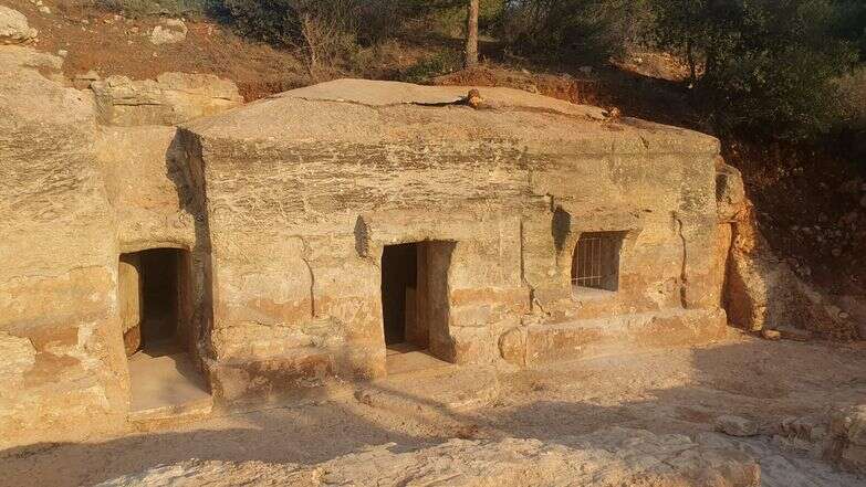 אתר הקבורה שנחשף בגוש עציון | אלעד ויטמן
