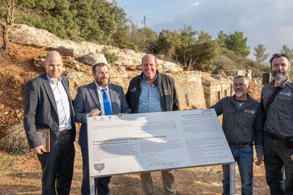 מימין: הר-אבן, רוזנטל והשר עמיחי אליהו | אלעד ויטמן מימין: הר-אבן, רוזנטל והשר עמיחי אליהו | אלעד ויטמן