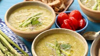 מרק אספרגוס ותרד | אפרת ליכטנשטט