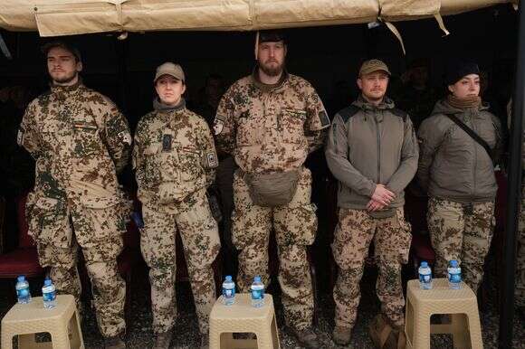 קורס אימון על נשק כבד, שערכו כוחות הקואליציה נגד דאעש | EPA/גיילאן חאג'י קורס אימון על נשק כבד, שערכו כוחות הקואליציה נגד דאעש | EPA/גיילאן חאג'י