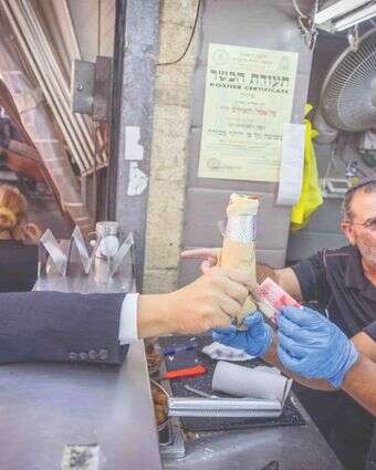 תומכיו סירבו למלא את התפקיד שנועד להם. נתניהו בשוק מחנה יהודה, 2021 | יונתן זינדל, פלאש 90