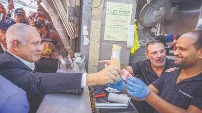 תומכיו סירבו למלא את התפקיד שנועד להם. נתניהו בשוק מחנה יהודה, 2021 | יונתן זינדל, פלאש 90