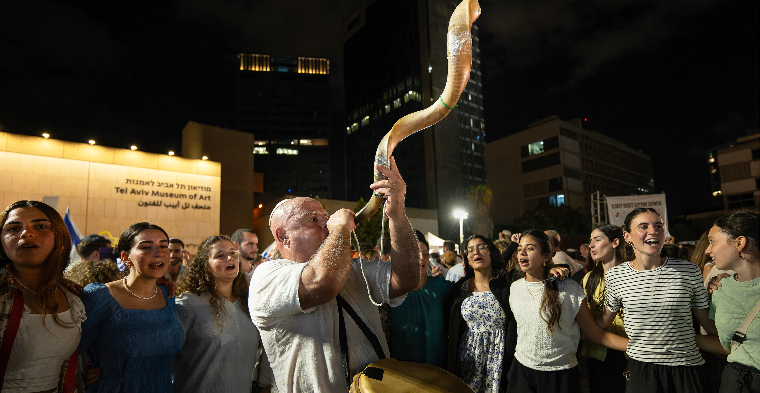 הקפות כיכר החטופים | יעל גויסקי אבס הקפות כיכר החטופים | יעל גויסקי אבס