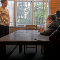 משלחת רבנים נשלחה לבדוק את כשרות הגיורים. | שאטרסטוק