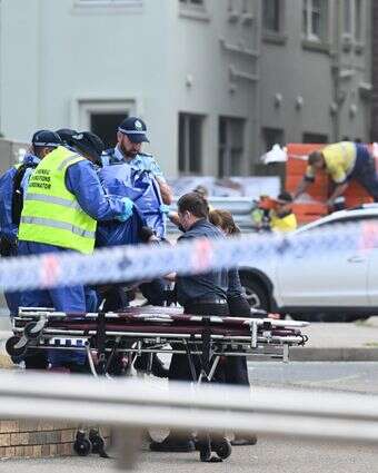 כוחות ביטחון והצלה בזירת הפיגוע בבונדי ביץ', אוסטרליה | EPA