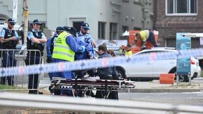 כוחות ביטחון והצלה בזירת הפיגוע בבונדי ביץ', אוסטרליה | EPA