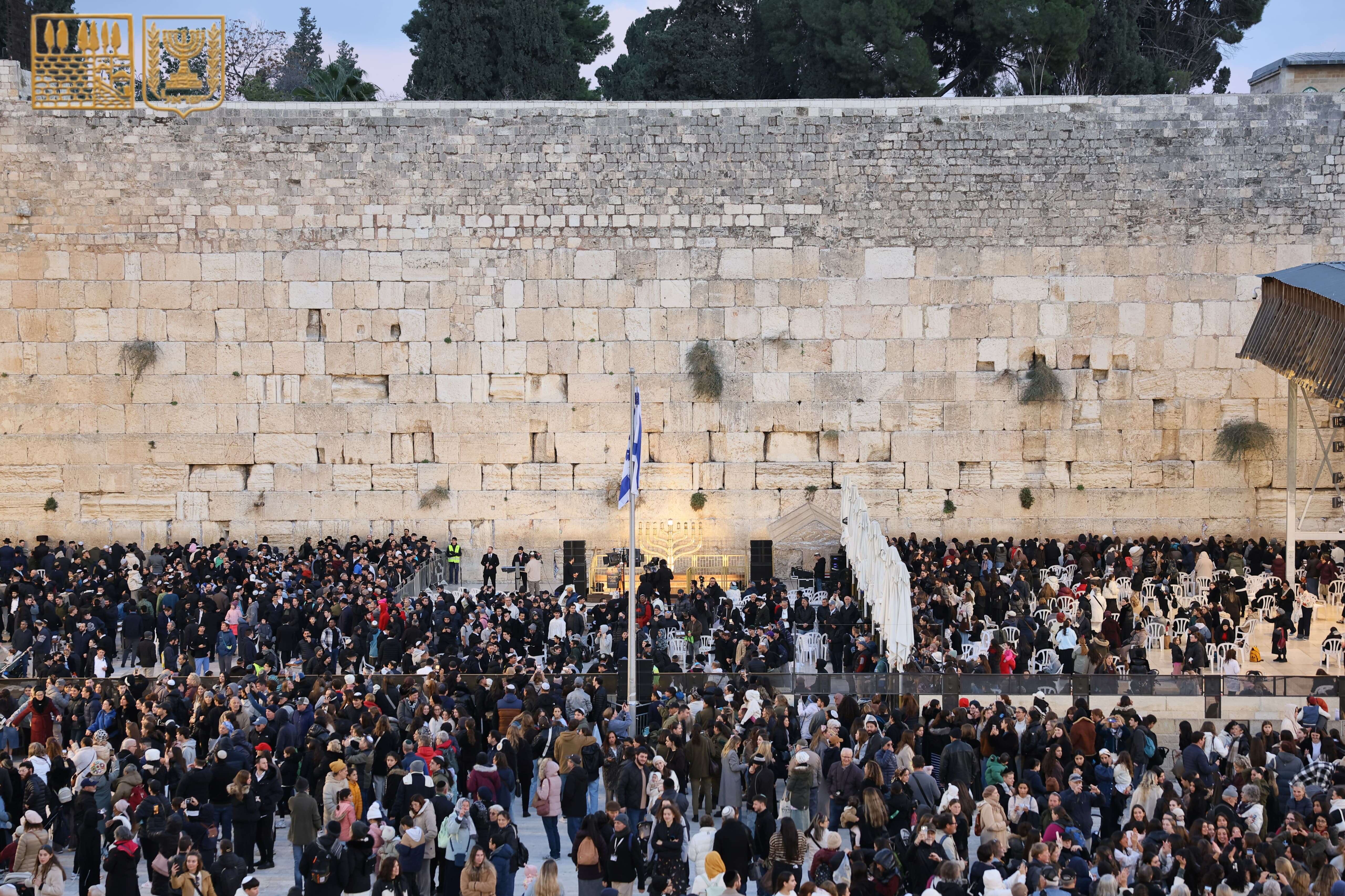 מעמד הדלקת הנר בכותל | ארנון בוסאני מעמד הדלקת הנר בכותל | ארנון בוסאני