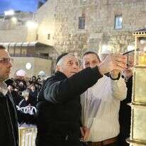 מעמד הדלקת הנר בכותל | ארנון בוסאני