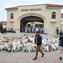 זרי פרחים ליד חוף בונדי באוסטרליה, השבוע | אי.פי.איי