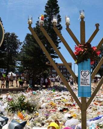 חנוכייה במקום הטבח בחוף בונדיי בסידני שבאוסטרליה, השבוע | איי.אף.פי