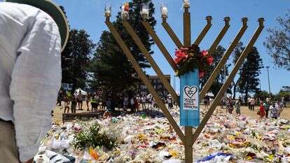 חנוכייה במקום הטבח בחוף בונדיי בסידני שבאוסטרליה, השבוע | איי.אף.פי