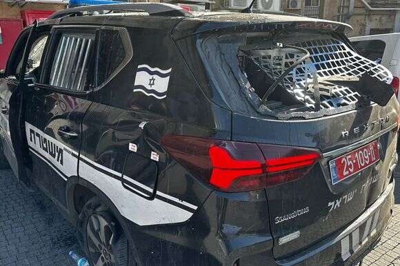 ניידת משטרה שהותקפה בהתפרעות החרדית בירושלים | דוברות המשטרה ניידת משטרה שהותקפה בהתפרעות החרדית בירושלים | דוברות המשטרה