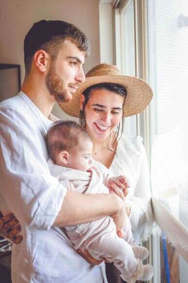 "אנחנו נחליט שהמציאות שלנו טובה, ולא המצב יקבע עבורנו". איתי, שירה ובתם כרמי | אריק סולטן