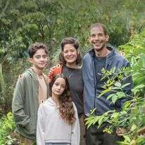 נדלן משפחת בצר | אביטל הירש