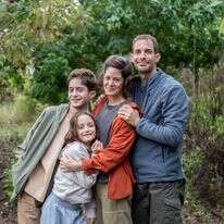 נדלן משפחת בצר דף הבית | אביטל הירש