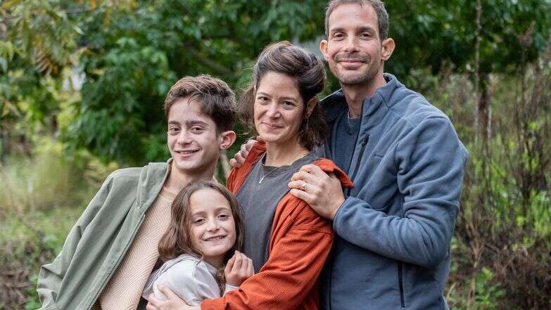 נדלן משפחת בצר דף הבית | אביטל הירש