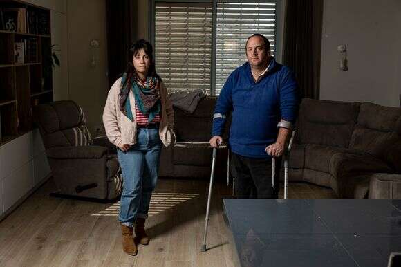 "כשבאמת נגמר הכוח, נאווה אשתו היא זו שתופסת אותו". יוסף רובינוף והמאיירת מאור אהרון | נעמה שטרן