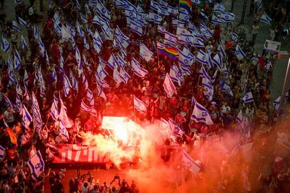 במתנגדי הרפורמה צריך להתחשב, ובחרדים לא? הפגנה נגד הרפורמה לתיקון מערכת המשפט, 2023 | אבשלום ששוני -  פלאש 90