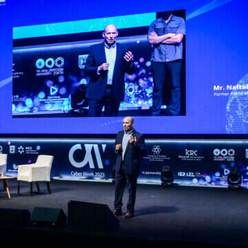 בנט נואם בכנס "שבוע הסייבר" באוניברסיטת תל־אביב, דצמבר 2025 | אבשלום ששוני - פלאש 90