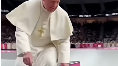 אפיפיור על סקייטבורד - הדמיית בינה מלאכותית | צילום מסך מיוטיוב אפיפיור על סקייטבורד - הדמיית בינה מלאכותית | צילום מסך מיוטיוב