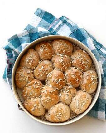 הלחמניות שלא שורדות שעה: שום וטימין מהתנור | אפרת ליכטנשטט