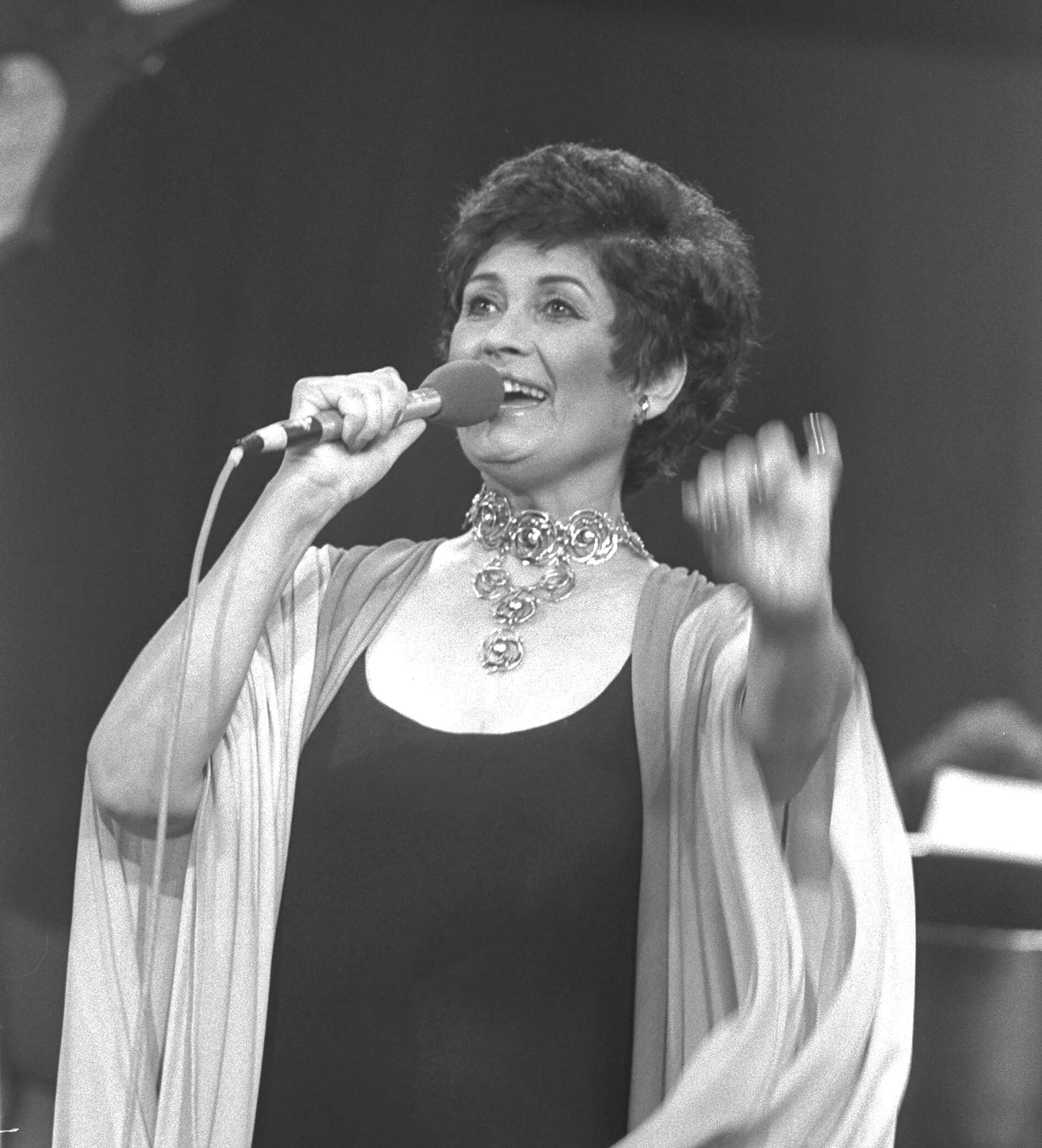 100 שנים ליפה ירקוני, שבזה להגדרתה כ”זמרת המלחמות”