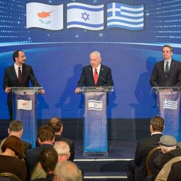 ראש הממשלה בנימין נתניהו, ראש ממשלת יוון קיריאקוס מיצוטאקיס ונשיא קפריסין ניקוס כריסטודולידיס בהצהרה משותפת בירושלים | מעיין טואף / לע״מ