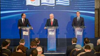 ראש הממשלה בנימין נתניהו, ראש ממשלת יוון קיריאקוס מיצוטאקיס ונשיא קפריסין ניקוס כריסטודולידיס בהצהרה משותפת בירושלים | מעיין טואף / לע״מ