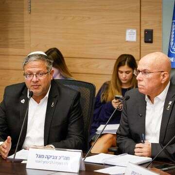 השר לביטחון לאומי, איתמר בן גביר, ויו"ר הוועדה לביטחון לאומי, צביקה פוגל, בדיון בוועדה | נועם מושקוביץ, דוברות הכנסת