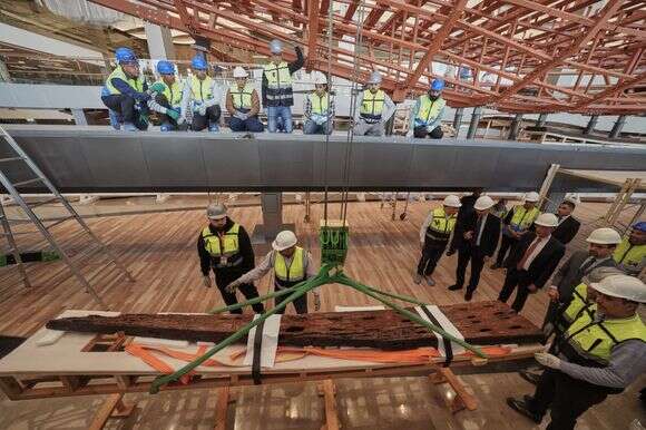 מרכיבים את הסירה של פרעה במוזיאון החדש במצרים | AP