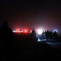 צוותי חילוץ טורקיים מחפשים אחר שרידי מטוס פרטי ובו מפקד צבא לוב וארבעה נוספים שהתרסק לאחר ההמראה מאנקרה והרג את כל הנוסעים | AP/Efekan Akyuz