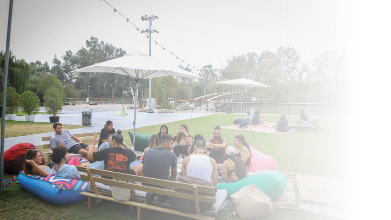 רוח חיה | מור אלוני, פלאש 90