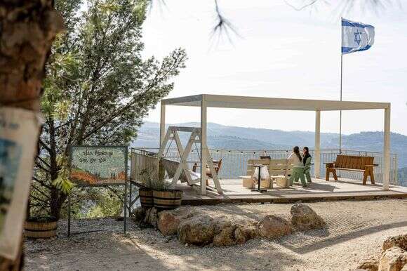 המצפה לזכרו | נעמה שטרן