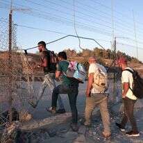 כשליד אשכולות עוברים מאות שב"חים בכל בוקר – תפעל. אל תחפש את השקט". מסתננים חוצים את גדר ההפרדה | איי.אף.פי