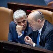 למרבה הצער, לא היה טוב. בנט ולפיד ליד שולחן הממשלה בכנסת, יוני 2022 | יונתן זינדל, פלאש 90