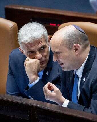 למרבה הצער, לא היה טוב. בנט ולפיד ליד שולחן הממשלה בכנסת, יוני 2022 | יונתן זינדל, פלאש 90