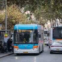 אוטובוסים בשכונת גאולה בירושלים | חיים גולדברג, פלאש 90