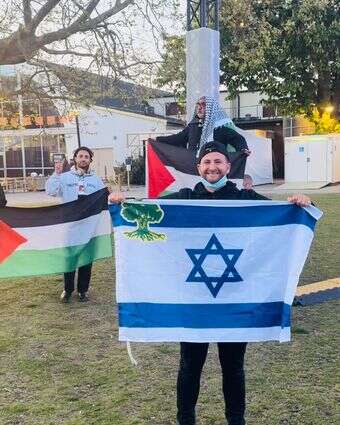 הוכמן מול מפגינים אנטי־ישראליים בשוודיה | באדיבות המצולם