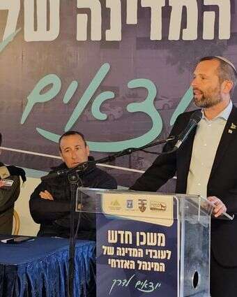 ראש מועצת יש"ע ישראל גנץ בטקס העברת המנהל האזרחי לשער בנימין | דוברות בנימין