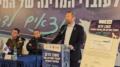 ראש מועצת יש"ע ישראל גנץ בטקס העברת המנהל האזרחי לשער בנימין | דוברות בנימין