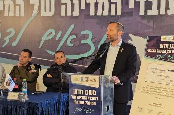 ראש מועצת יש"ע ישראל גנץ בטקס העברת המנהל האזרחי לשער בנימין | דוברות בנימין