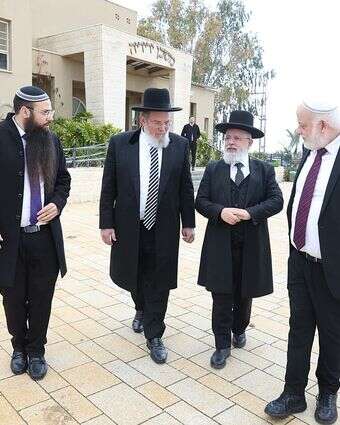 הרב זבדיה כהן בביקור חיזוק ביישוב מעגלים בעוטף עזה עם הרב הראשי לישראל הרב קלמן בר | צילום עצמי
