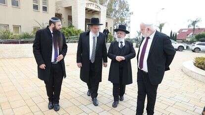 הרב זבדיה כהן בביקור חיזוק ביישוב מעגלים בעוטף עזה עם הרב הראשי לישראל הרב קלמן בר | צילום עצמי הרב זבדיה כהן בביקור חיזוק ביישוב מעגלים בעוטף עזה עם הרב הראשי לישראל הרב קלמן בר | צילום עצמי