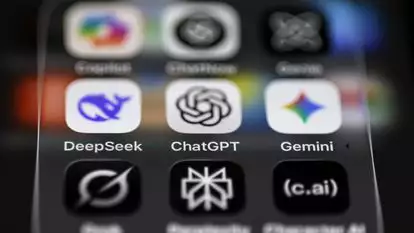 הסמלילים של אפליקציות ה-AI: Deepseek, Chatgpt, Gemini, grok, copilot, perplexity, character.ai | EPA הסמלילים של אפליקציות ה-AI: Deepseek, Chatgpt, Gemini, grok, copilot, perplexity, character.ai | EPA