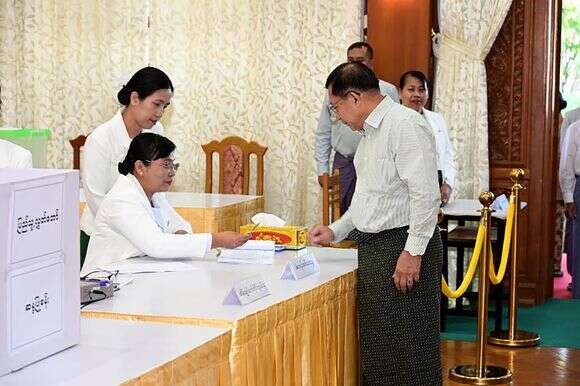 ראש החונטה במיאנמר, מין אונג הלינג, מצביע בבחירות, היום | EPA