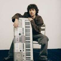 דרך ארוכה לכנען דף הבית | שי פרנקו | סטיילינג, אלין זידקוב | איפור ושיער, רפאל איתי בראון