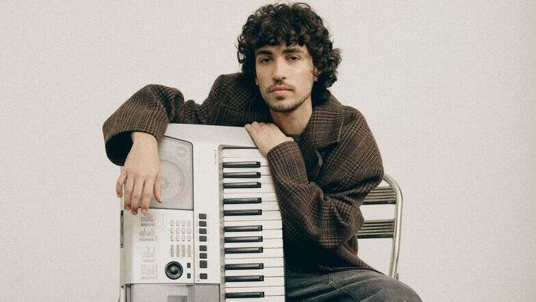 דרך ארוכה לכנען דף הבית | שי פרנקו | סטיילינג, אלין זידקוב | איפור ושיער, רפאל איתי בראון